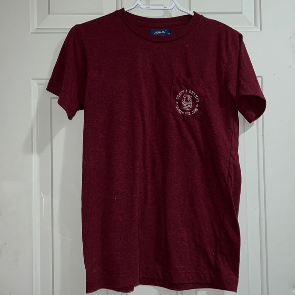 Burgundy graphic t-shirt with pocket